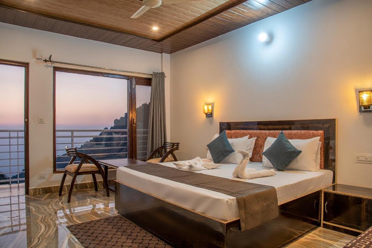 Apartamento Panormic View By The North Edge Kasauli Exterior foto