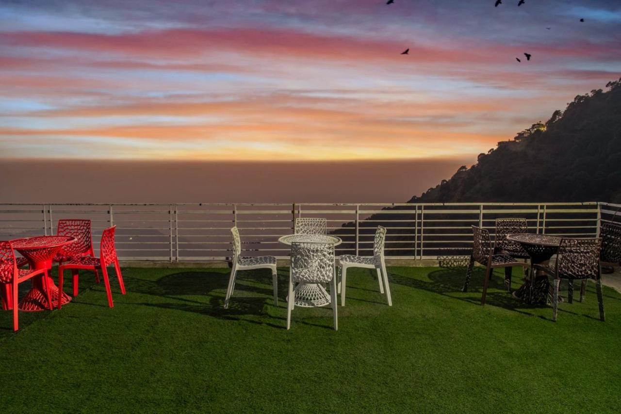 Apartamento Panormic View By The North Edge Kasauli Exterior foto