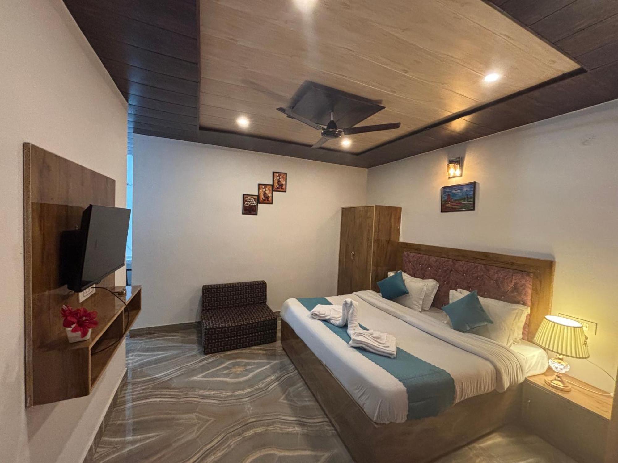 Apartamento Panormic View By The North Edge Kasauli Exterior foto
